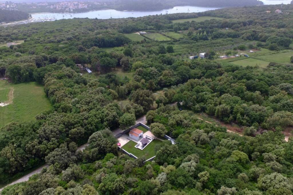 Apartment In Park Forest Soline Near The Sea Pjescana Uvala Exterior photo